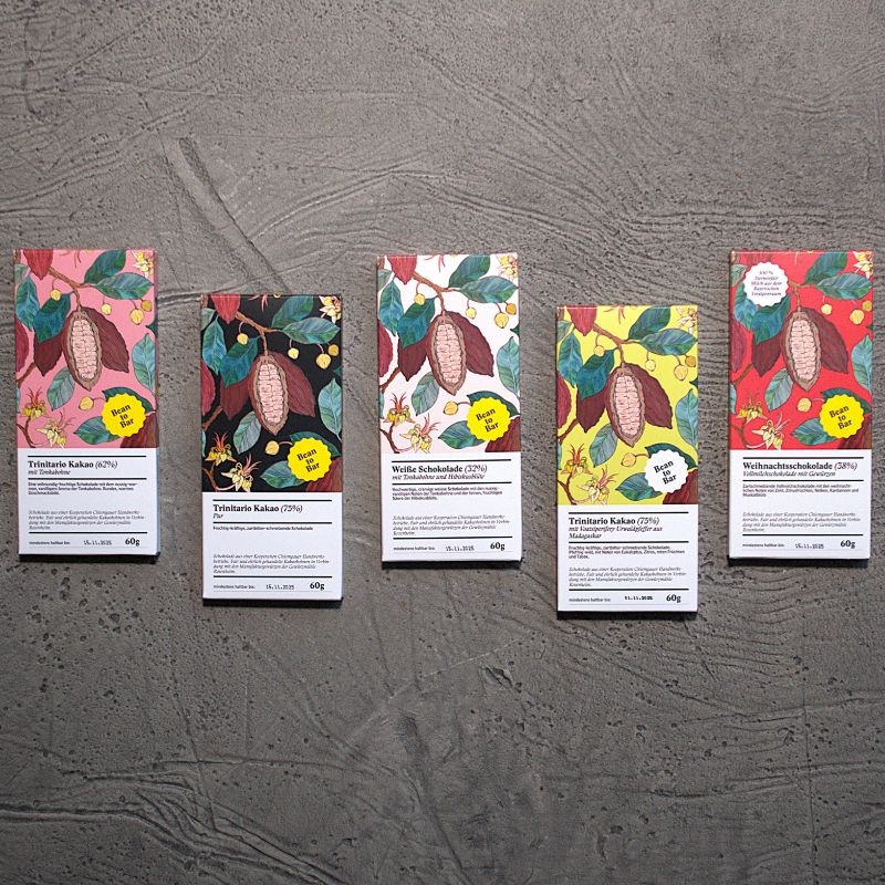 Weiße Schokolade (32%) mit Tonkabohne & Hibiskusblüte