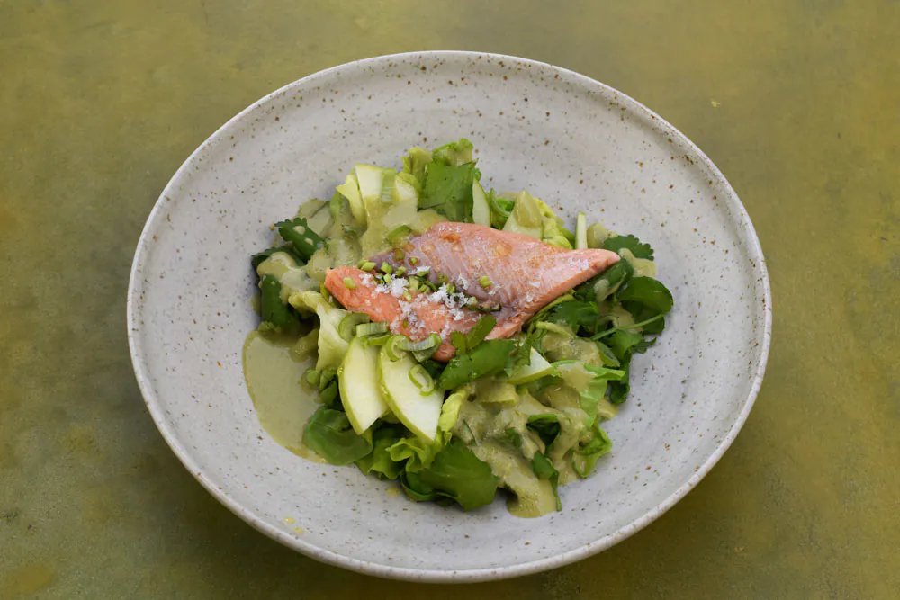 Seesaibling | Kopfsalat | Wasabi Dressing | Snofnugg Salzflocken