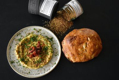 Hummus und brot