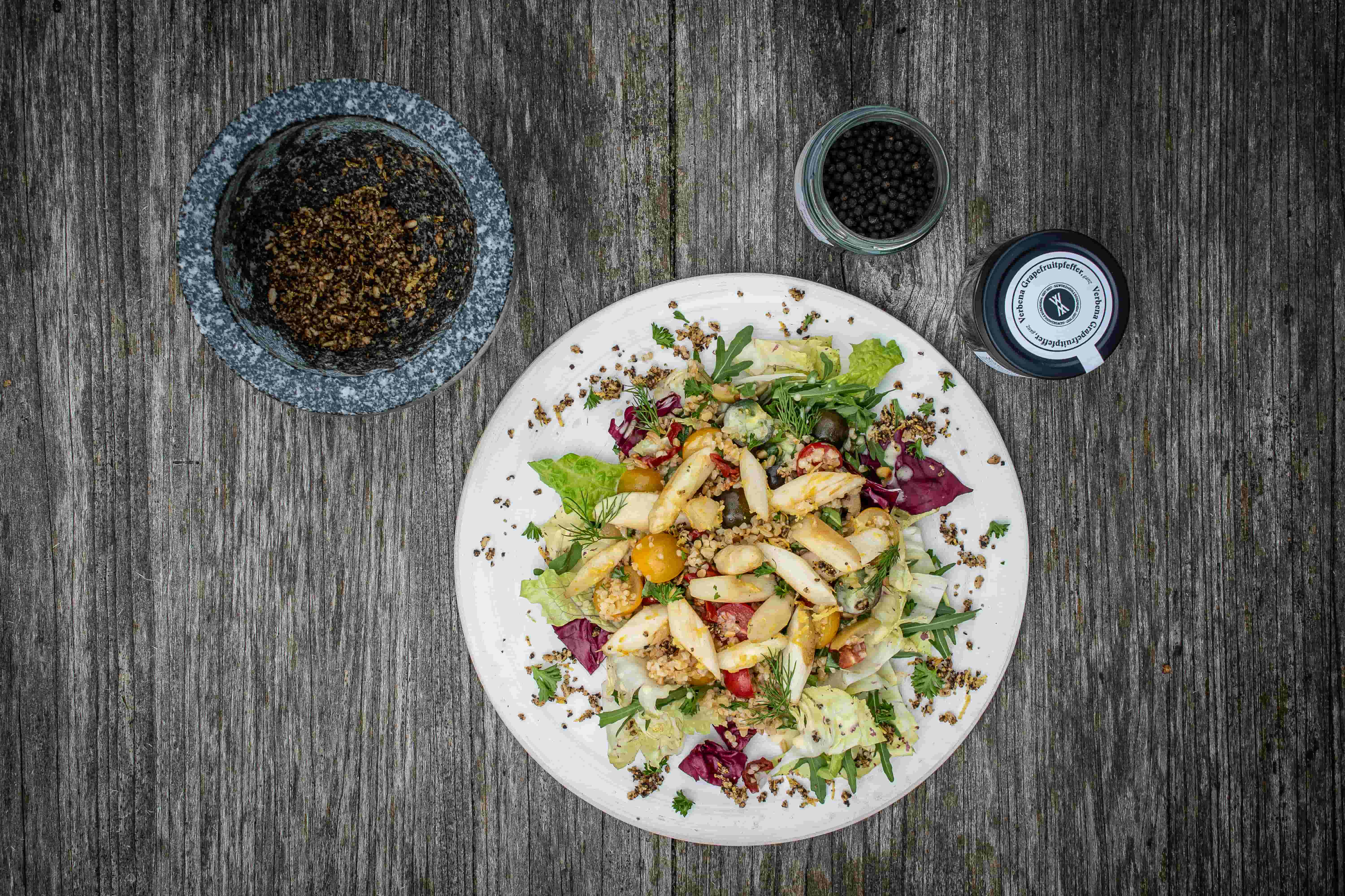 Weißer Spargelsalat | Zitronengremolata | Verbena Grapefruitpfeffer 