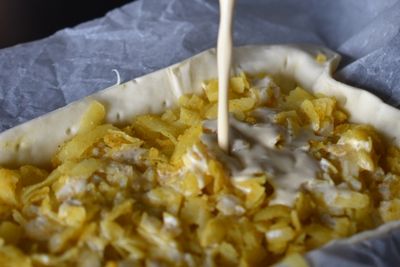 Kartoffel-Tarte wird zubereitet