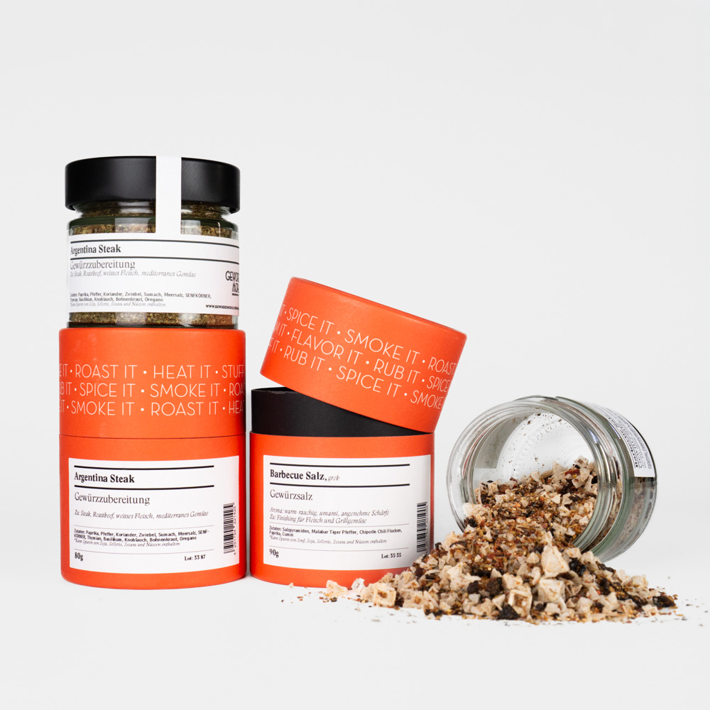 Set Argentina Duo - zwei Gewürze, davon eines offen und ausgeschüttet drapiert