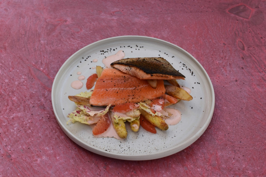 Gebratene Lachsforelle | Spargelsalat | Grapefruit-Cassis-Dressing ...